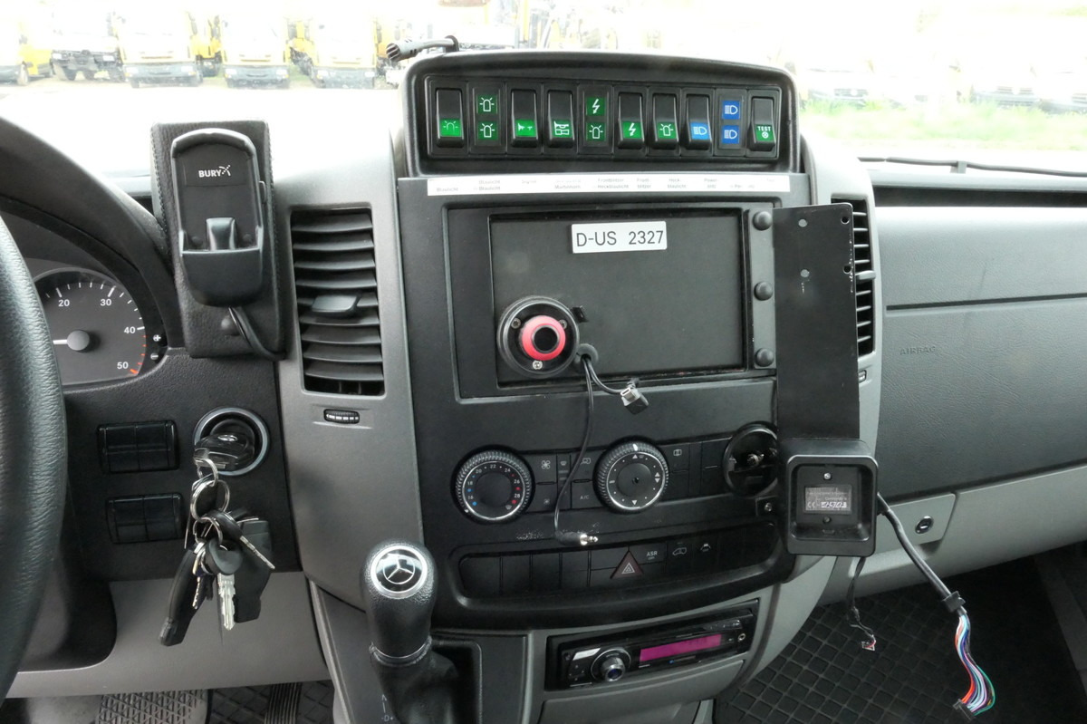 Ambulanță MERCEDES-BENZ Sprinter 519 CDI Klima Krankenwagen: Foto 20 Ambulanță MERCEDES-BENZ Sprinter 519 CDI Klima Krankenwagen: Foto 20