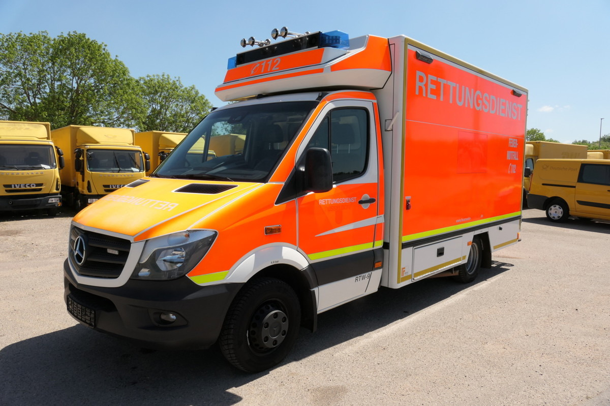 MERCEDES-BENZ Sprinter 519 CDI Klima Krankenwagen - Ambulanță: Foto 2 MERCEDES-BENZ Sprinter 519 CDI Klima Krankenwagen - Ambulanță: Foto 2