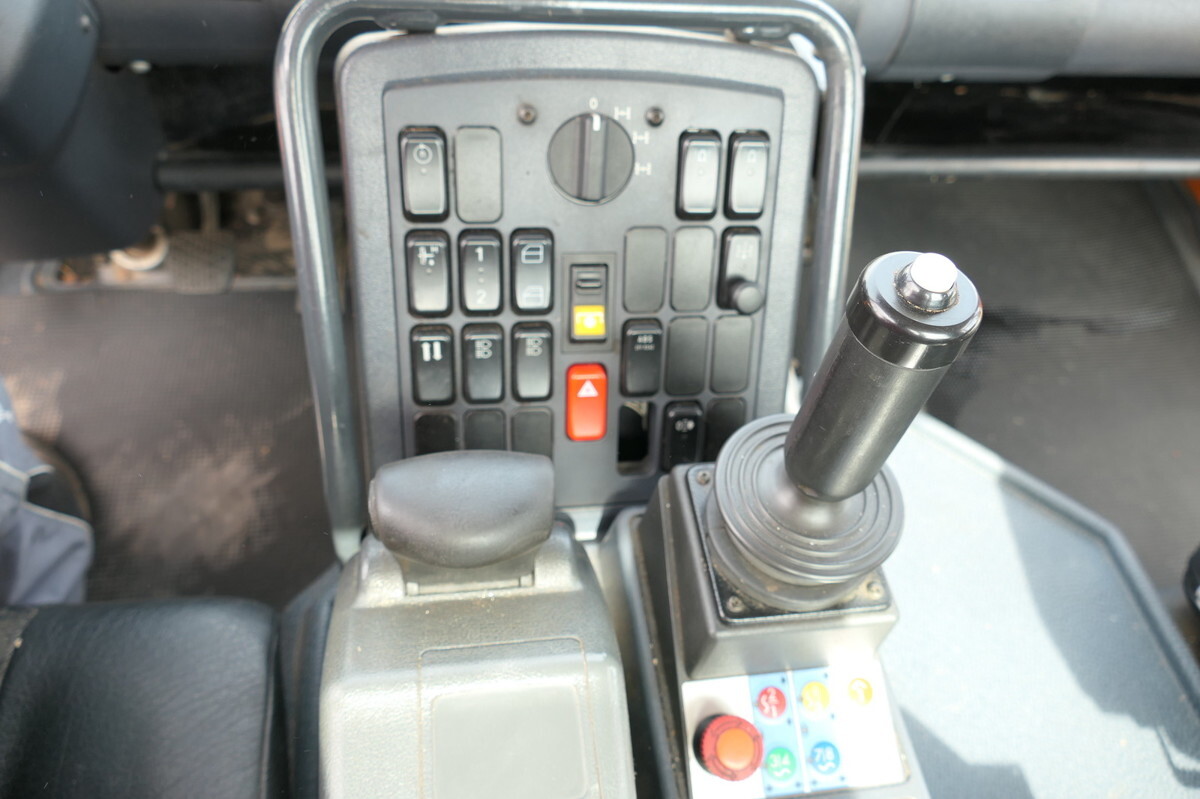 Camion platformă, Maşina comunala UNIMOG U400  405/12 AHK KLIMA ZAPFWELLE vorn SFZ KOMMUN: Foto 16