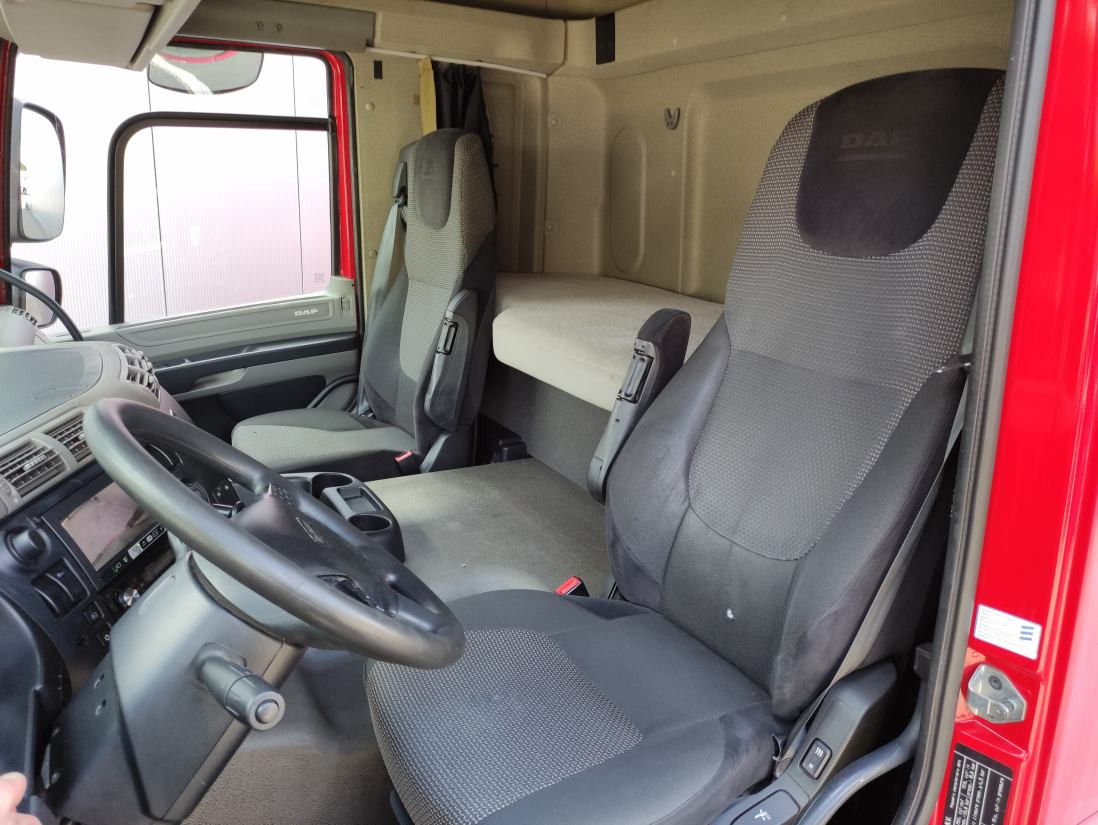 DAF CF 85.410 4x2 Spacecab - Camion furgon: Foto 5 DAF CF 85.410 4x2 Spacecab - Camion furgon: Foto 5