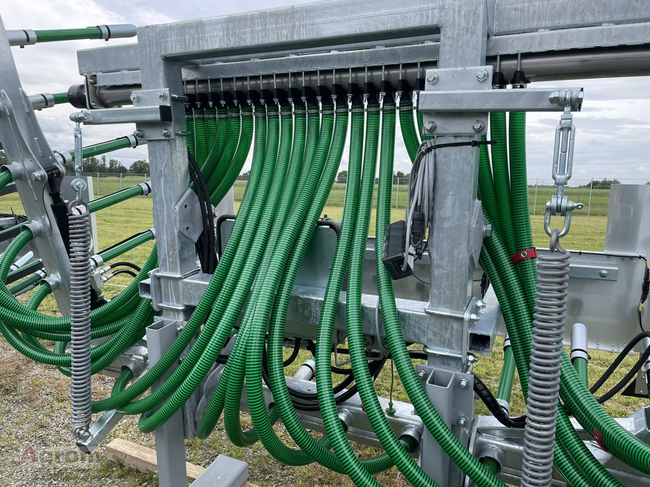 Fliegl Schleppschuhverteiler Compact 6,0 m - Injector pentru injecție îngrășăminte: Foto 3 Fliegl Schleppschuhverteiler Compact 6,0 m - Injector pentru injecție îngrășăminte: Foto 3