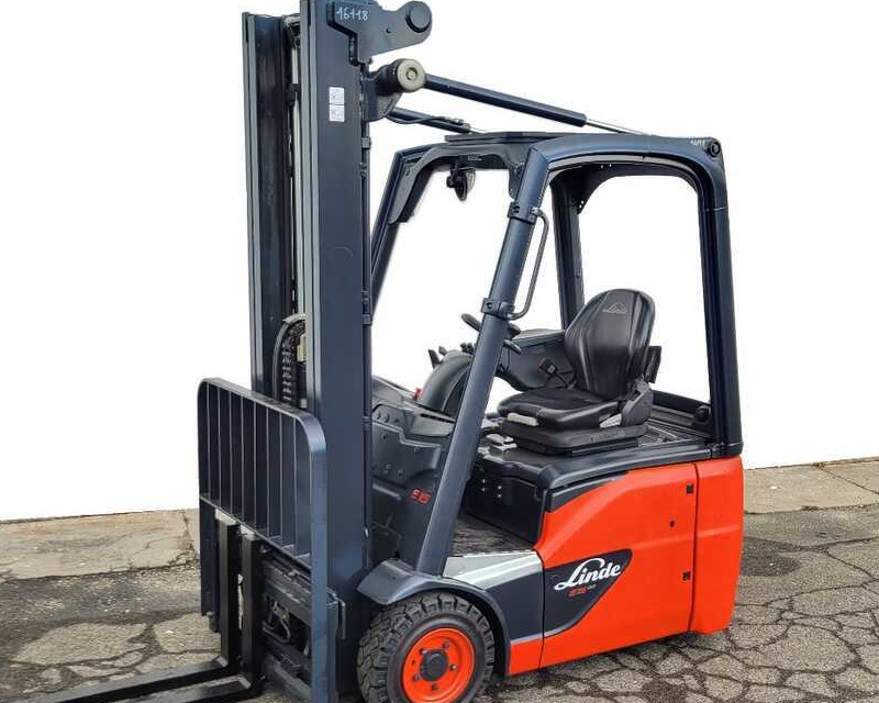 Linde E 15-02/386 (2500 ore) - Electrostivuitor: Foto 1 Linde E 15-02/386 (2500 ore) - Electrostivuitor: Foto 1