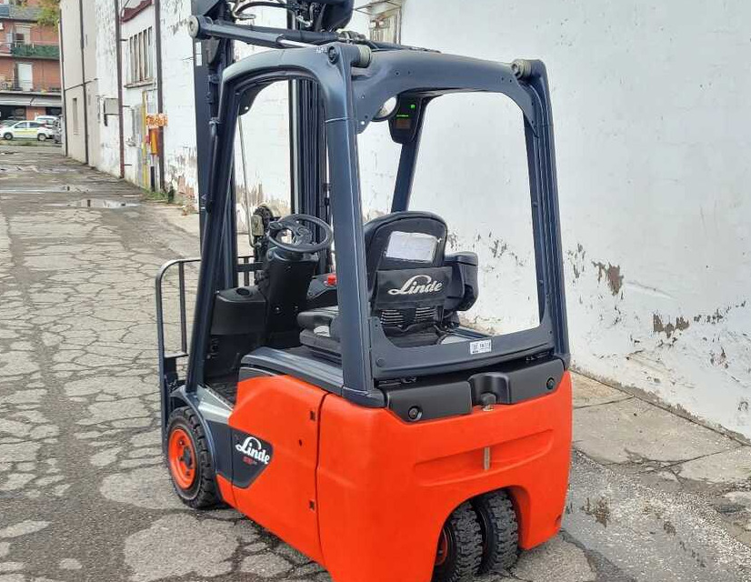 Linde E 15-02/386 (2500 ore) - Electrostivuitor: Foto 2 Linde E 15-02/386 (2500 ore) - Electrostivuitor: Foto 2