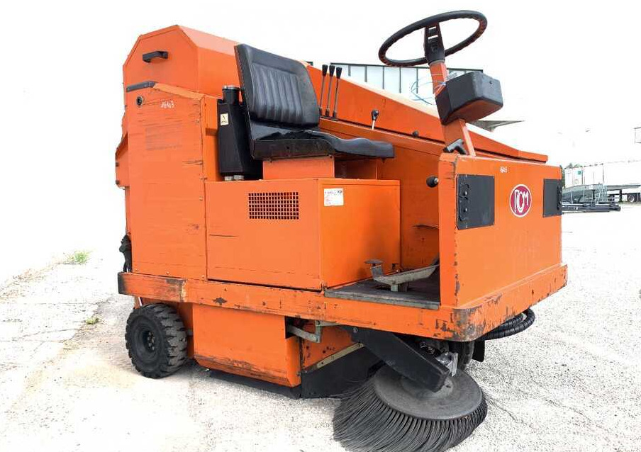 RCM T 9000 TD/1 - Mașină de măturat industrială: Foto 4 RCM T 9000 TD/1 - Mașină de măturat industrială: Foto 4