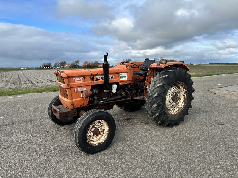 Fiat 640 - Tractor agricol: Foto 1 Fiat 640 - Tractor agricol: Foto 1