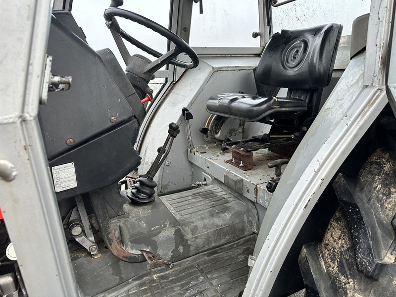 Massey Ferguson 390 - Tractor agricol: Foto 4 Massey Ferguson 390 - Tractor agricol: Foto 4