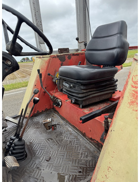 Massey Ferguson 675 - Tractor agricol: Foto 4 Massey Ferguson 675 - Tractor agricol: Foto 4