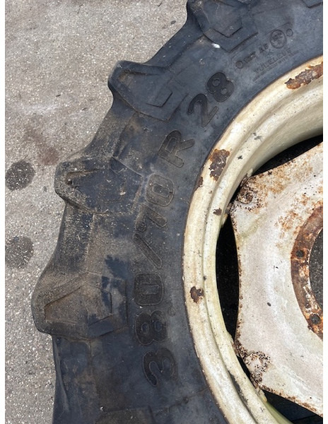 Pirelli 380\70 R28 TM700 - Jantă: Foto 2 Pirelli 380\70 R28 TM700 - Jantă: Foto 2