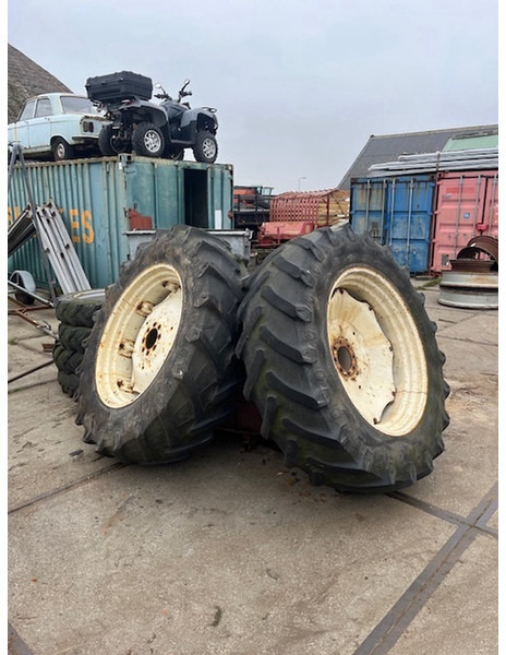Pirelli 480\70 R38 TM 700 - Anvelopă: Foto 1 Pirelli 480\70 R38 TM 700 - Anvelopă: Foto 1