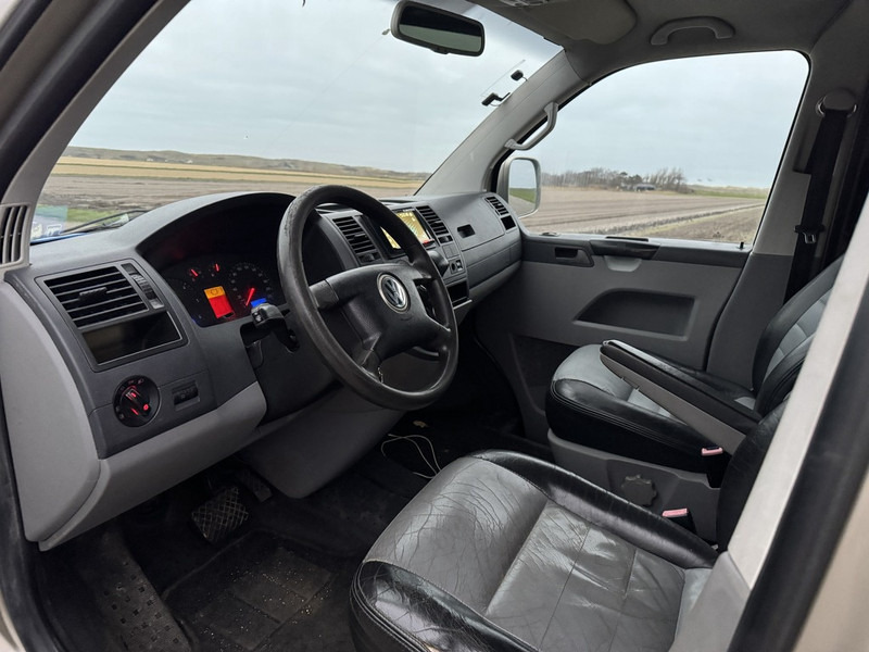 Volkswagen Transporter 2.5 TDI - Dubă: Foto 4 Volkswagen Transporter 2.5 TDI - Dubă: Foto 4