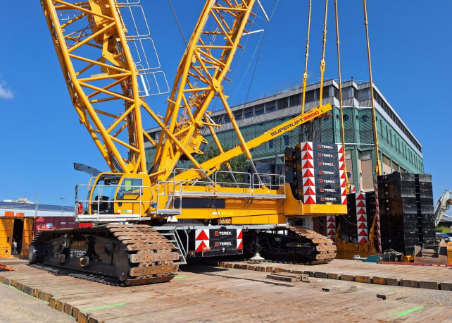 Terex Demag CC 3800-1 - Macara pe senile: Foto 1 Terex Demag CC 3800-1 - Macara pe senile: Foto 1