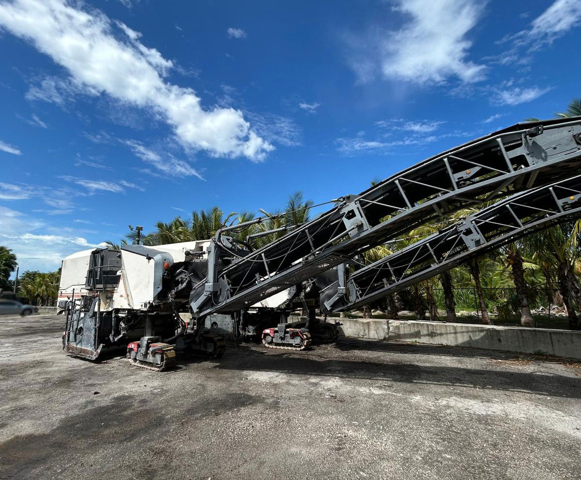 Wirtgen W 200 - Utilaje pentru frezare: Foto 1 Wirtgen W 200 - Utilaje pentru frezare: Foto 1