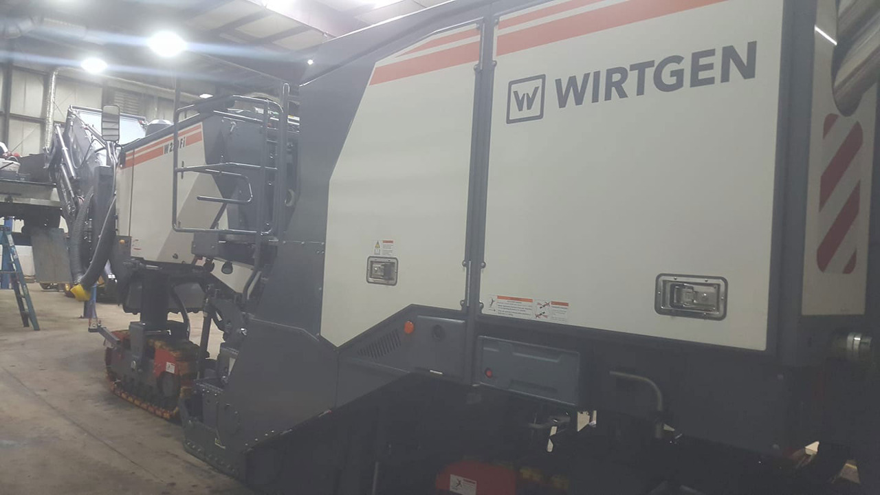 Wirtgen W 220 Fi - Utilaje pentru frezare: Foto 1 Wirtgen W 220 Fi - Utilaje pentru frezare: Foto 1