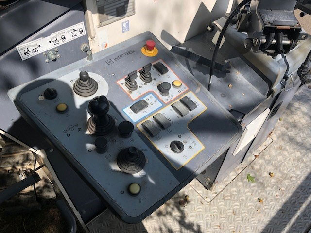 Wirtgen W 220 I - Utilaje pentru frezare: Foto 5 Wirtgen W 220 I - Utilaje pentru frezare: Foto 5