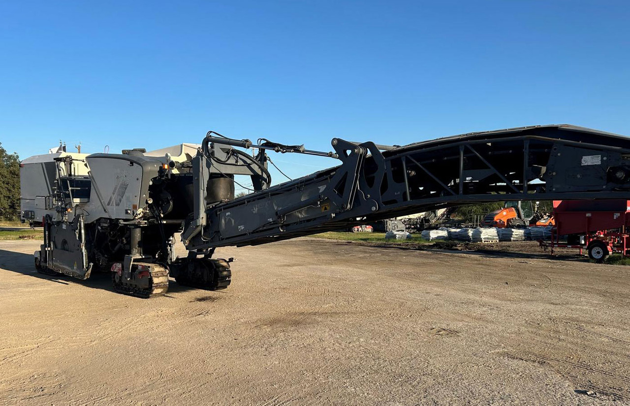 Wirtgen W 220 - Utilaje pentru frezare: Foto 3 Wirtgen W 220 - Utilaje pentru frezare: Foto 3