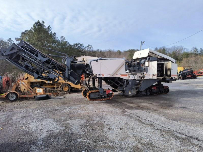 Wirtgen W 220 - Utilaje pentru frezare: Foto 1 Wirtgen W 220 - Utilaje pentru frezare: Foto 1