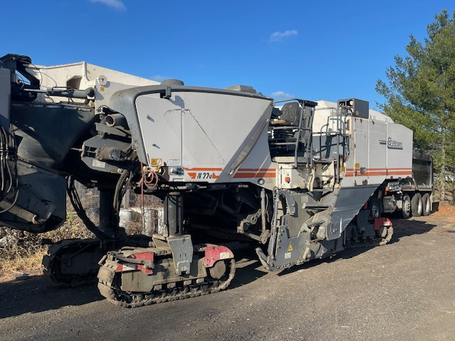 Wirtgen W 220 - Utilaje pentru frezare: Foto 1 Wirtgen W 220 - Utilaje pentru frezare: Foto 1