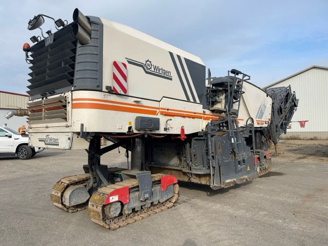 Wirtgen W 220 - Utilaje pentru frezare: Foto 1 Wirtgen W 220 - Utilaje pentru frezare: Foto 1