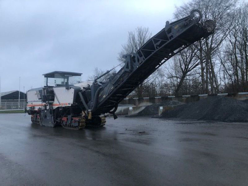 Wirtgen W250i - Utilaje pentru frezare: Foto 3 Wirtgen W250i - Utilaje pentru frezare: Foto 3