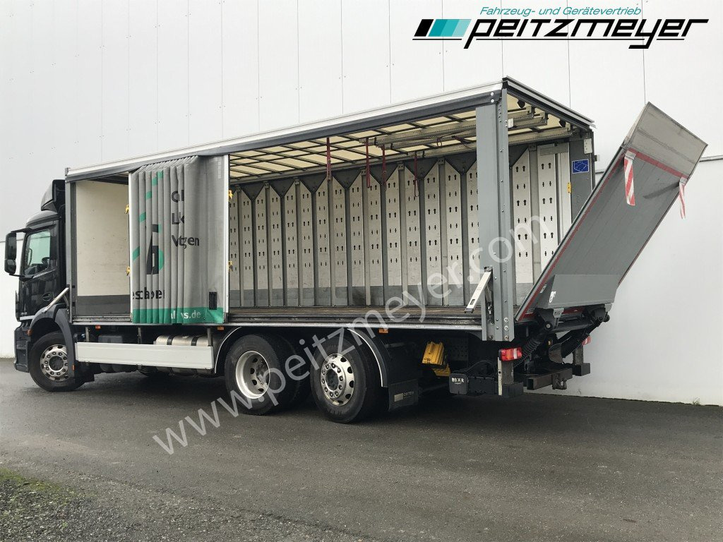 MERCEDES-BENZ Antos 2543 LL Getränke Schiebeplane Retarder, 2 x AHK, LBW 2 t., Lenkachse - Camion pentru transportul băuturilor: Foto 4 MERCEDES-BENZ Antos 2543 LL Getränke Schiebeplane Retarder, 2 x AHK, LBW 2 t., Lenkachse - Camion pentru transportul băuturilor: Foto 4