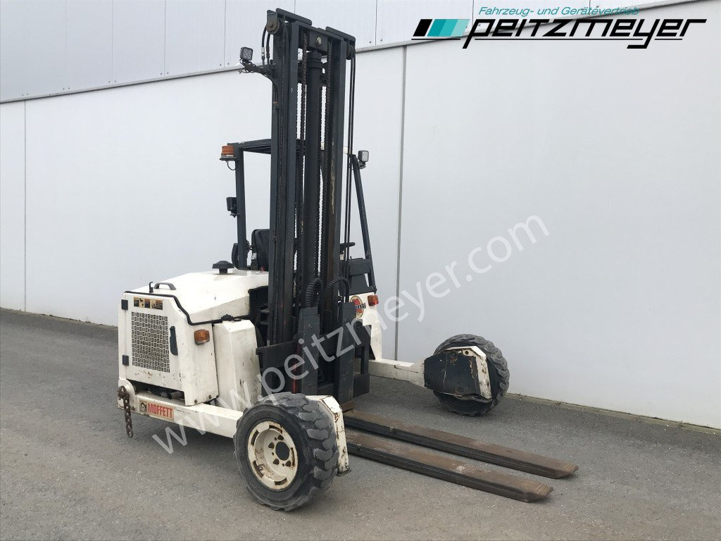 Moffett Mitnahmestapler M 2003 STM Allrad - Stivuitor transportabil: Foto 2 Moffett Mitnahmestapler M 2003 STM Allrad - Stivuitor transportabil: Foto 2