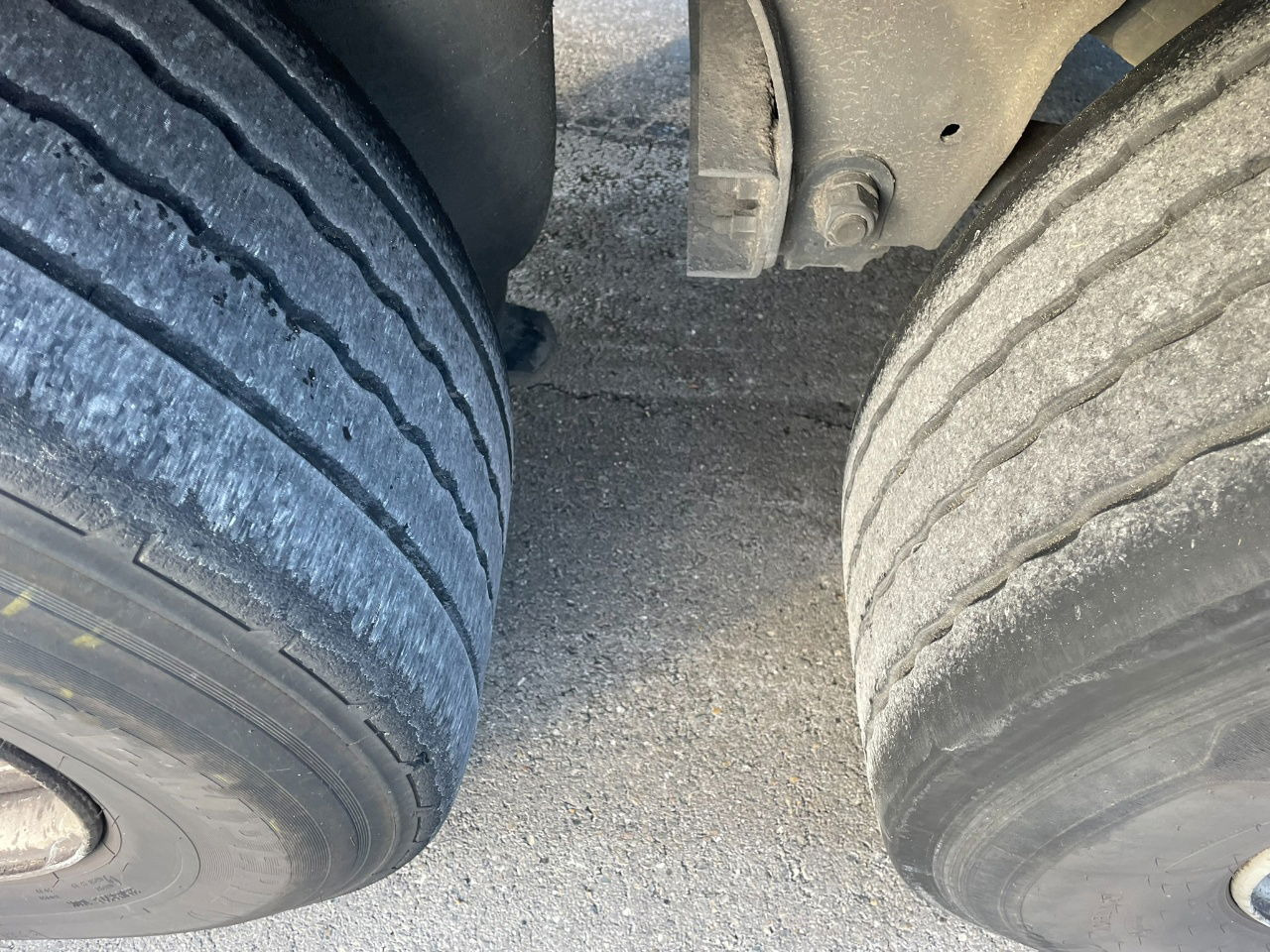 Semiremorcă prelată Schmitz Cargobull SCB-S3T EN 12642-XL / Allu borden / disc brakes / 2 x toolbox / tuf 4-2026: Foto 8 Semiremorcă prelată Schmitz Cargobull SCB-S3T EN 12642-XL / Allu borden / disc brakes / 2 x toolbox / tuf 4-2026: Foto 8