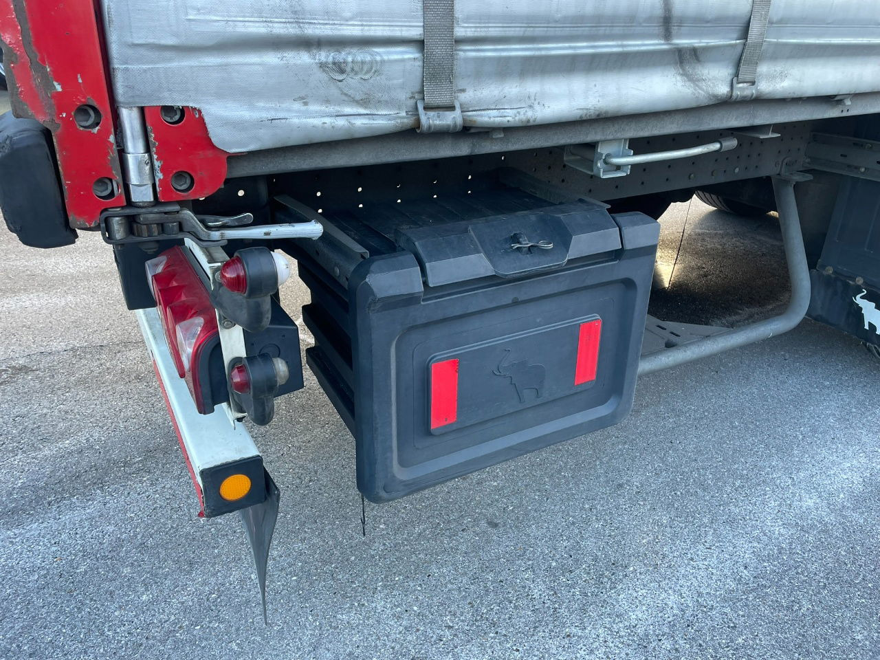 Schmitz Cargobull SCB-S3T EN 12642-XL / Allu borden / disc brakes / 2 x toolbox / tuf 4-2026 - Semiremorcă prelată: Foto 5 Schmitz Cargobull SCB-S3T EN 12642-XL / Allu borden / disc brakes / 2 x toolbox / tuf 4-2026 - Semiremorcă prelată: Foto 5