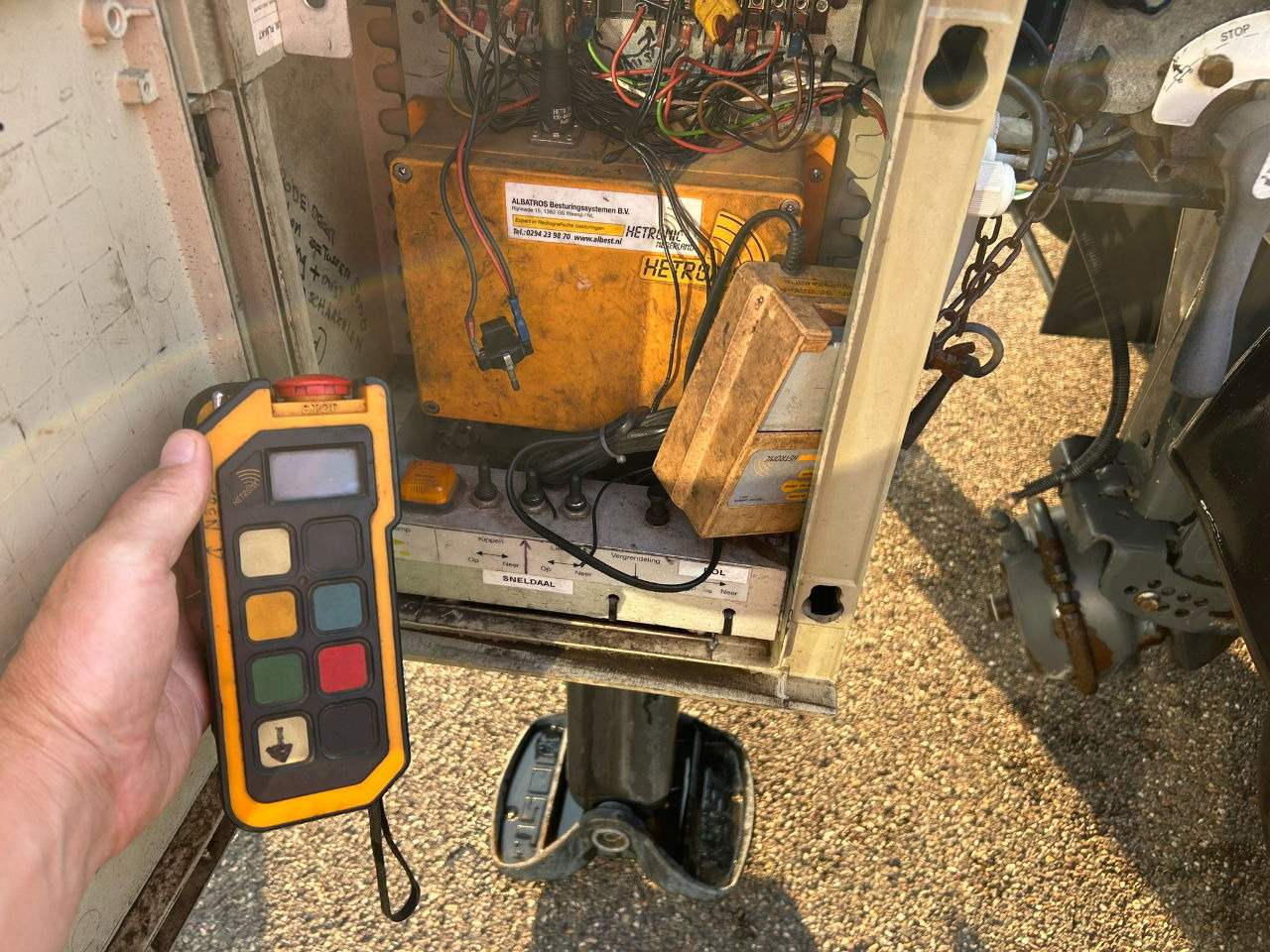 Van Hool Cable system 90 tipping / disc brakes bpw / lifting axle / remote control - Semiremorcă transport containere/ Swap body: Foto 5 Van Hool Cable system 90 tipping / disc brakes bpw / lifting axle / remote control - Semiremorcă transport containere/ Swap body: Foto 5