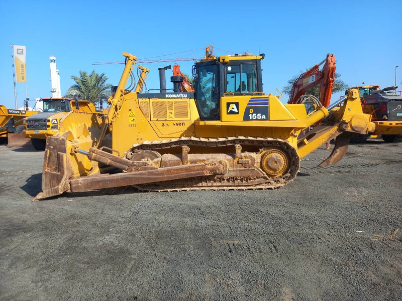 Komatsu D155A-6R (4 pcs available in Abu Dhabi) - Buldozer: Foto 1 Komatsu D155A-6R (4 pcs available in Abu Dhabi) - Buldozer: Foto 1