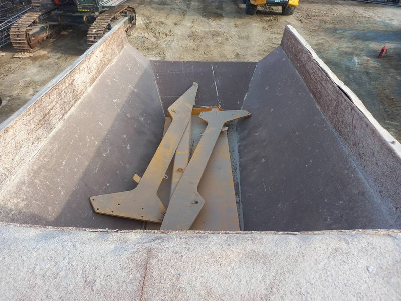 Camion articulat Komatsu HM400-3R (4 pcs available in Abu Dhabi): Foto 8