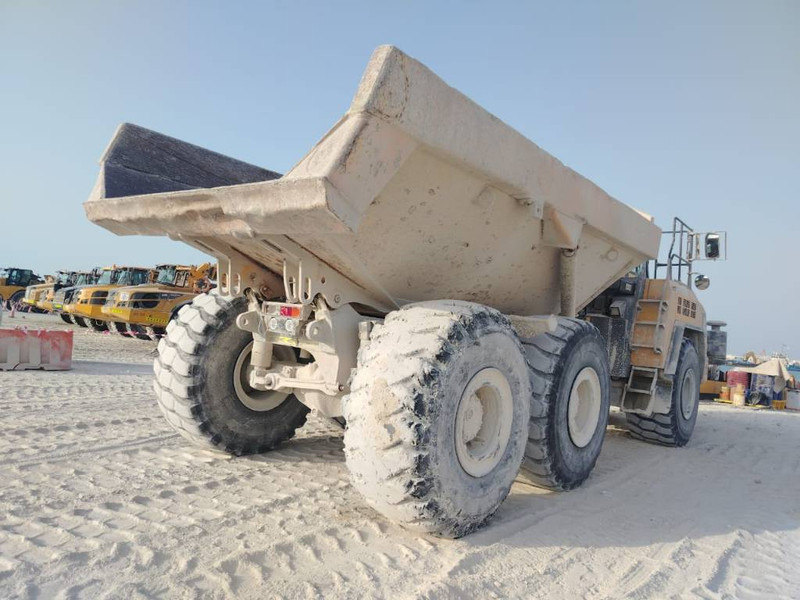 Komatsu HM400-3R (4 pieces available in Abu Dhabi) - Camion articulat: Foto 5 Komatsu HM400-3R (4 pieces available in Abu Dhabi) - Camion articulat: Foto 5