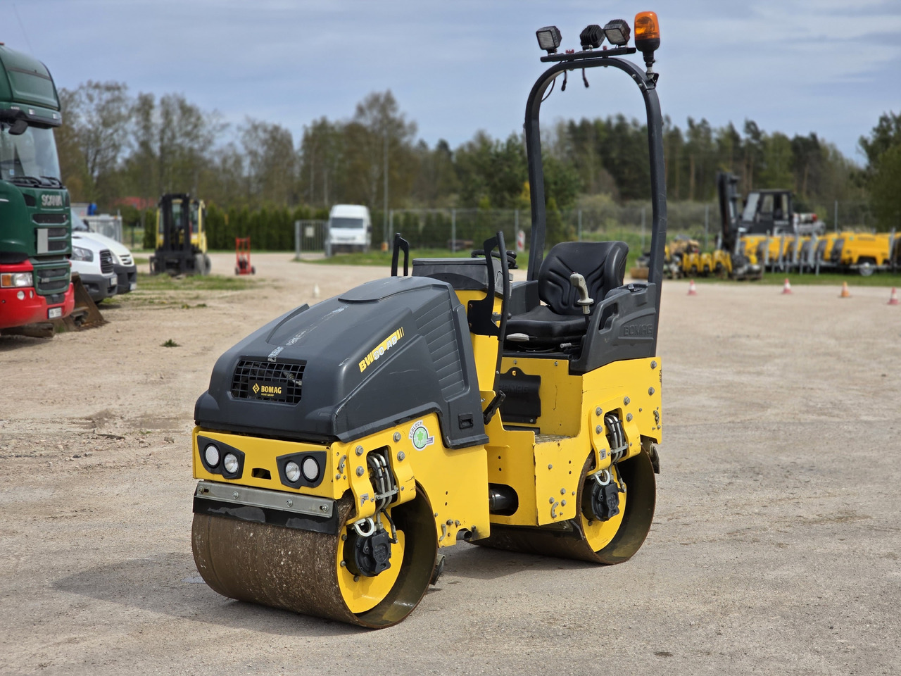 BOMAG BW80-AD5 - Mini cilindru compactor: Foto 4 BOMAG BW80-AD5 - Mini cilindru compactor: Foto 4