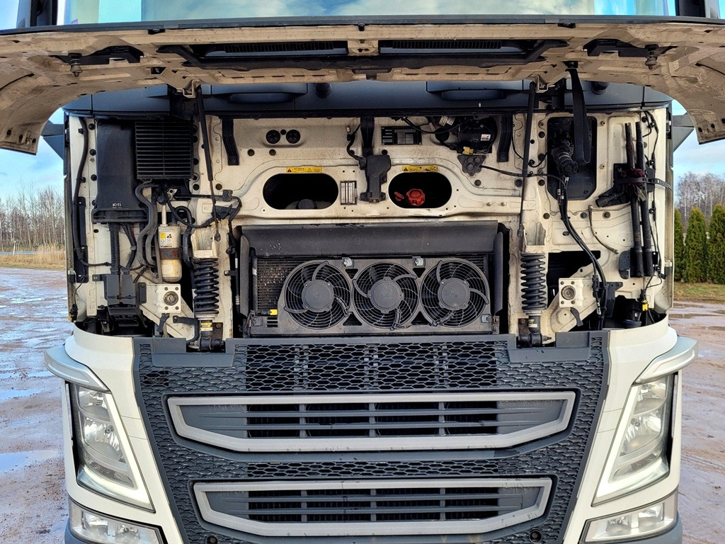 Volvo FH460 + refrigerated semi-trailer - Cap tractor: Foto 5 Volvo FH460 + refrigerated semi-trailer - Cap tractor: Foto 5