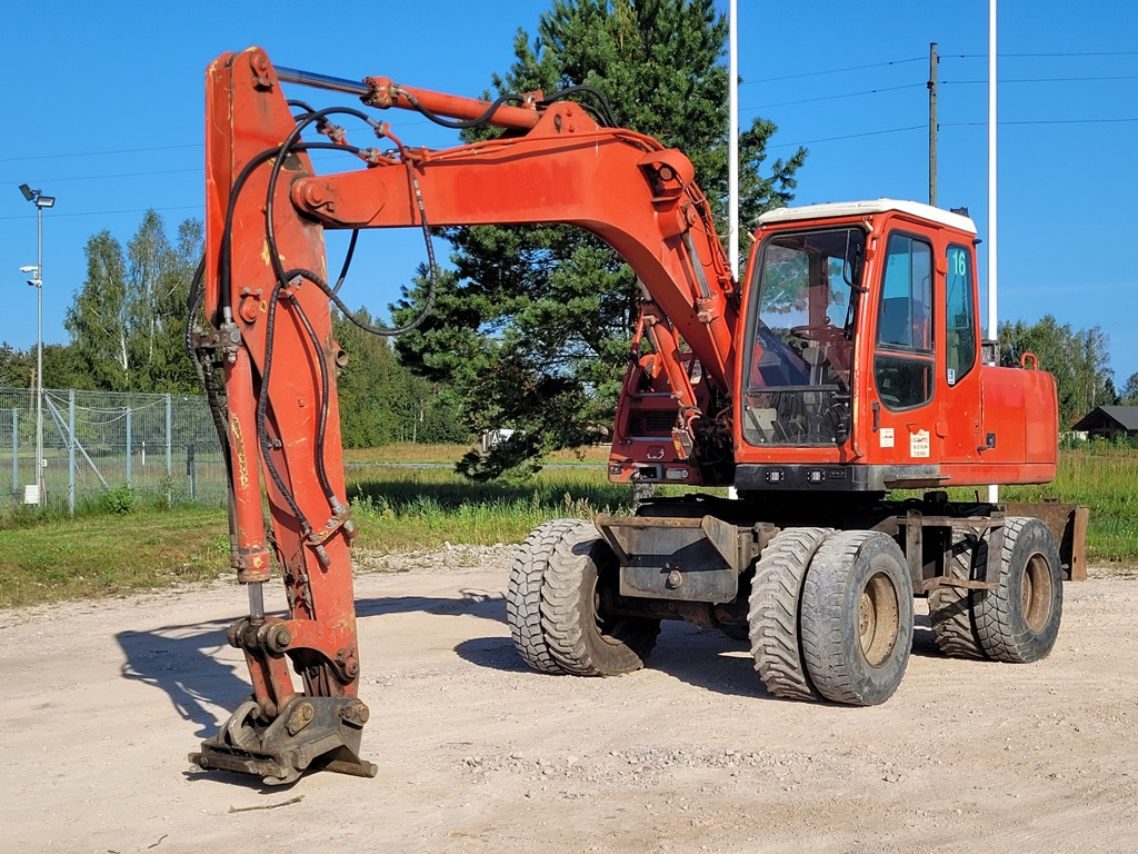 FURUKAWA W725 LS - Excavator pe roţi: Foto 1 FURUKAWA W725 LS - Excavator pe roţi: Foto 1