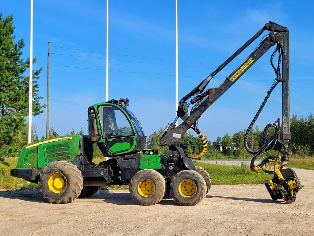 JOHN DEERE 1070 E - Harvester: Foto 4 JOHN DEERE 1070 E - Harvester: Foto 4