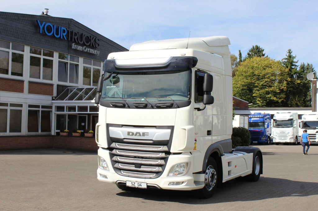 Daf XF 530 SC Retarder Standklima Kühlbox 2 liegen - Cap tractor: Foto 1 Daf XF 530 SC Retarder Standklima Kühlbox 2 liegen - Cap tractor: Foto 1