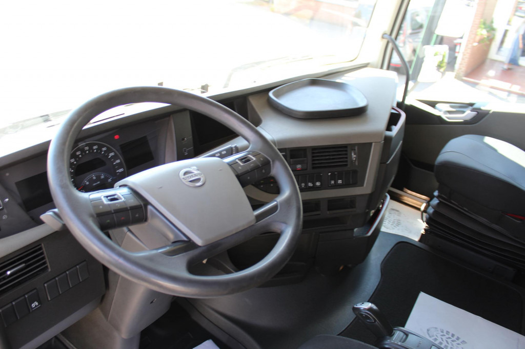 Volvo FH 460 E6 Globetrotter 2 Tanks i-Park Cool - Cap tractor: Foto 4 Volvo FH 460 E6 Globetrotter 2 Tanks i-Park Cool - Cap tractor: Foto 4