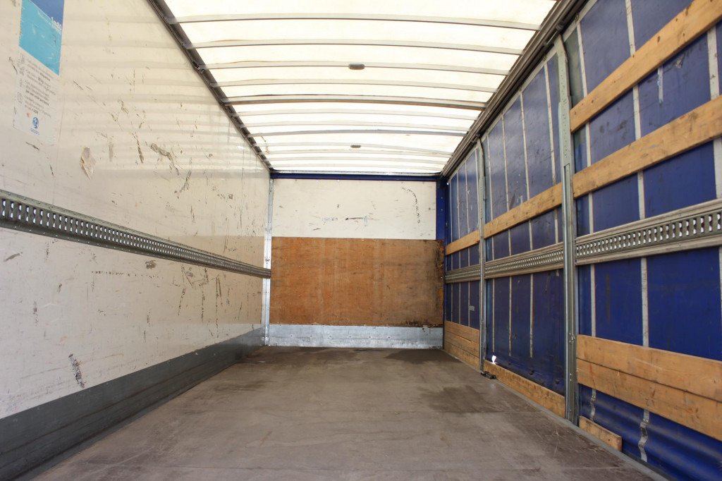 MAN TGL 12.220 Plane-Koffer 7,5 m LBW Klima 199TKm - Camion furgon: Foto 3 MAN TGL 12.220 Plane-Koffer 7,5 m LBW Klima 199TKm - Camion furgon: Foto 3