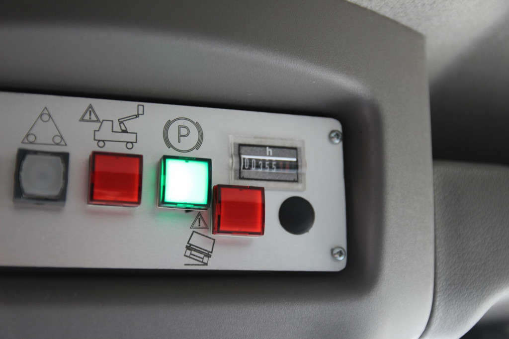 Camion cu nacela Renault Master France-Elevateur 121 FT 120 kg 12m: Foto 11 Camion cu nacela Renault Master France-Elevateur 121 FT 120 kg 12m: Foto 11