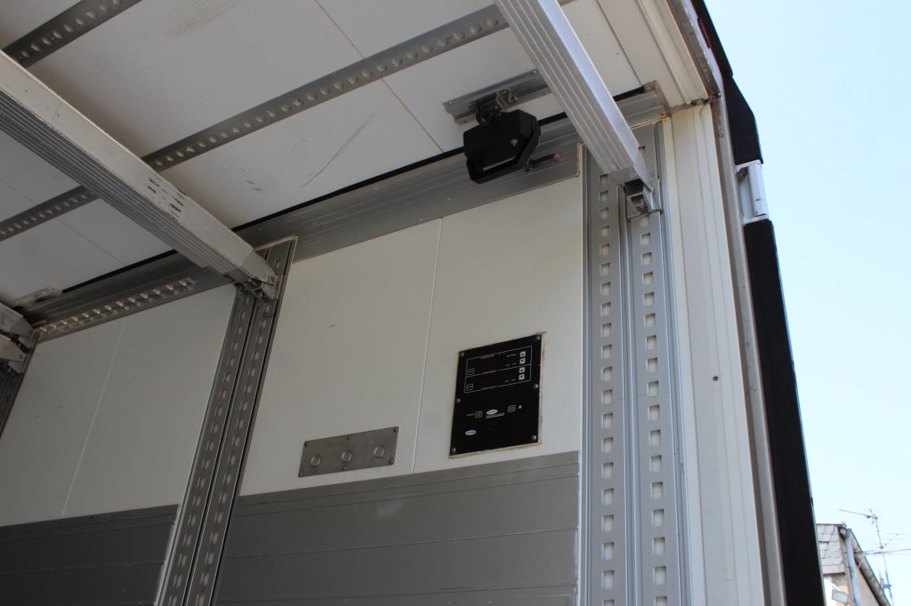 SCHMITZ Carrier Vector 1950Mt. Doppelstock Blumen LBW! - Semiremorcă frigider: Foto 4 SCHMITZ Carrier Vector 1950Mt. Doppelstock Blumen LBW! - Semiremorcă frigider: Foto 4