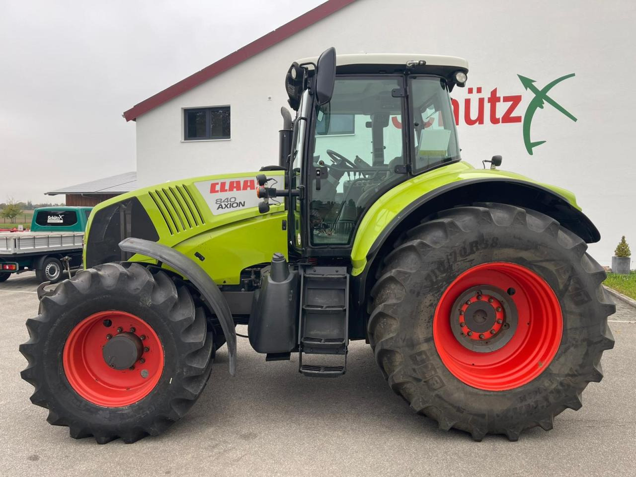CLAAS Axion 840 CIS Hexashift - Tractor agricol: Foto 2 CLAAS Axion 840 CIS Hexashift - Tractor agricol: Foto 2