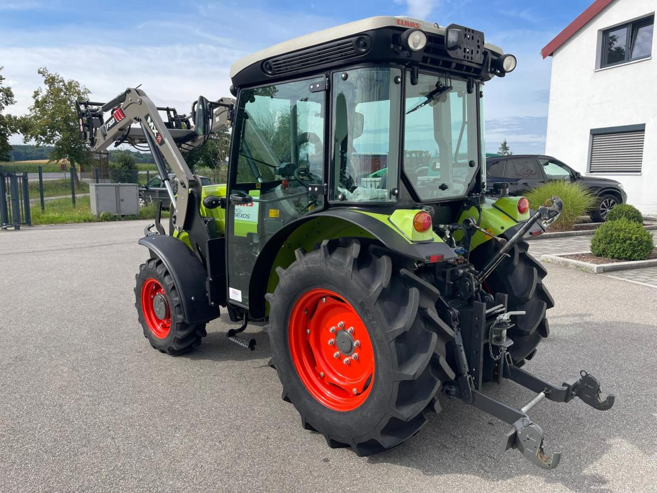 CLAAS Nexos 210, neuwertig, mit Frontlader und Frontzapfwelle, 236 Betriebsstunden - Tractor agricol: Foto 3 CLAAS Nexos 210, neuwertig, mit Frontlader und Frontzapfwelle, 236 Betriebsstunden - Tractor agricol: Foto 3