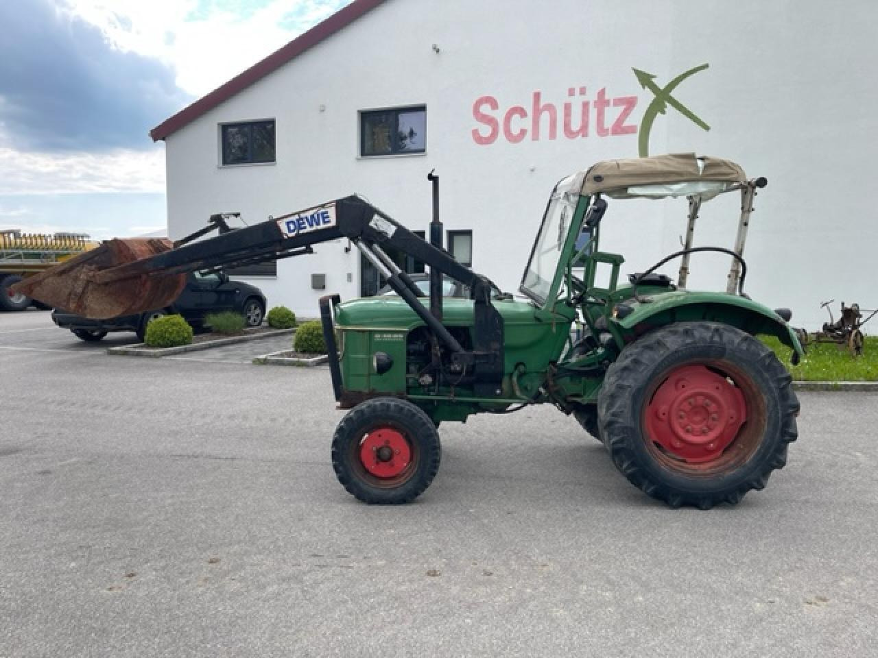 Deutz-Fahr D 4005 mit Frontlader / Oldtimer - Tractor agricol: Foto 1 Deutz-Fahr D 4005 mit Frontlader / Oldtimer - Tractor agricol: Foto 1