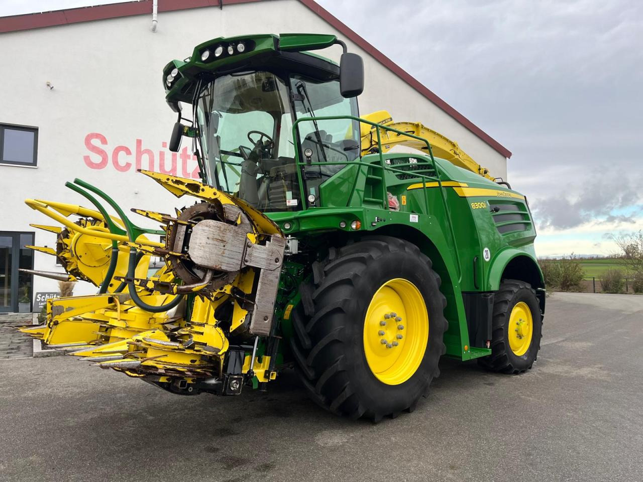 John Deere 8300i JD mit 910Bh, Havestlap, Pickup, Kemper - Combină de Recoltat Furaj: Foto 1 John Deere 8300i JD mit 910Bh, Havestlap, Pickup, Kemper - Combină de Recoltat Furaj: Foto 1