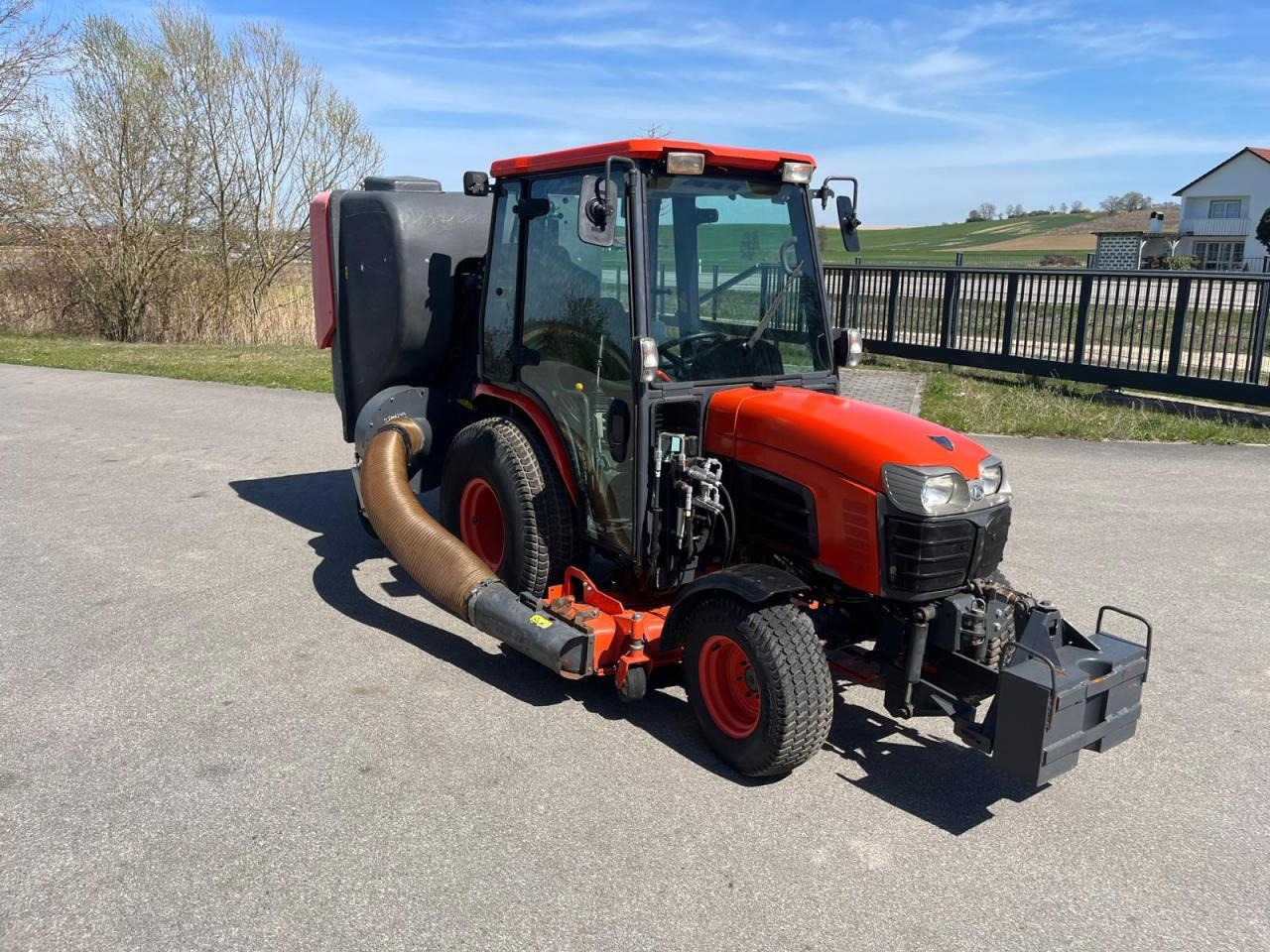 Kubota B3030 Grüngutbehälter Hochentlader - Maşină de tuns iarba: Foto 5 Kubota B3030 Grüngutbehälter Hochentlader - Maşină de tuns iarba: Foto 5