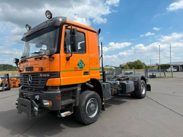 Mercedes-Benz Actros 2031 4x4 Hydraulik + Wechselsystem - Camion şasiu: Foto 1 Mercedes-Benz Actros 2031 4x4 Hydraulik + Wechselsystem - Camion şasiu: Foto 1