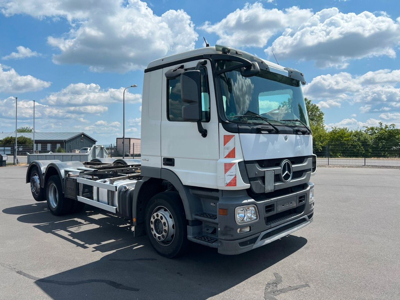 Mercedes-Benz Actros 2532 6x2 MP 3 Lenkachse /Liftachse / Mercedes-Benz Actros 2532 6x2 MP 3 Lenkachse /Liftachse / - Camion şasiu: Foto 2 Mercedes-Benz Actros 2532 6x2 MP 3 Lenkachse /Liftachse / Mercedes-Benz Actros 2532 6x2 MP 3 Lenkachse /Liftachse / - Camion şasiu: Foto 2