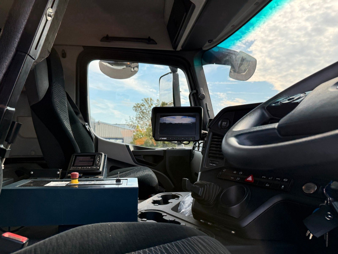 Leasing de  Mercedes-Benz Antos 2533 Seitenlader HS SL- VK- F Mercedes-Benz Antos 2533 Seitenlader HS SL- VK- F: Foto 14