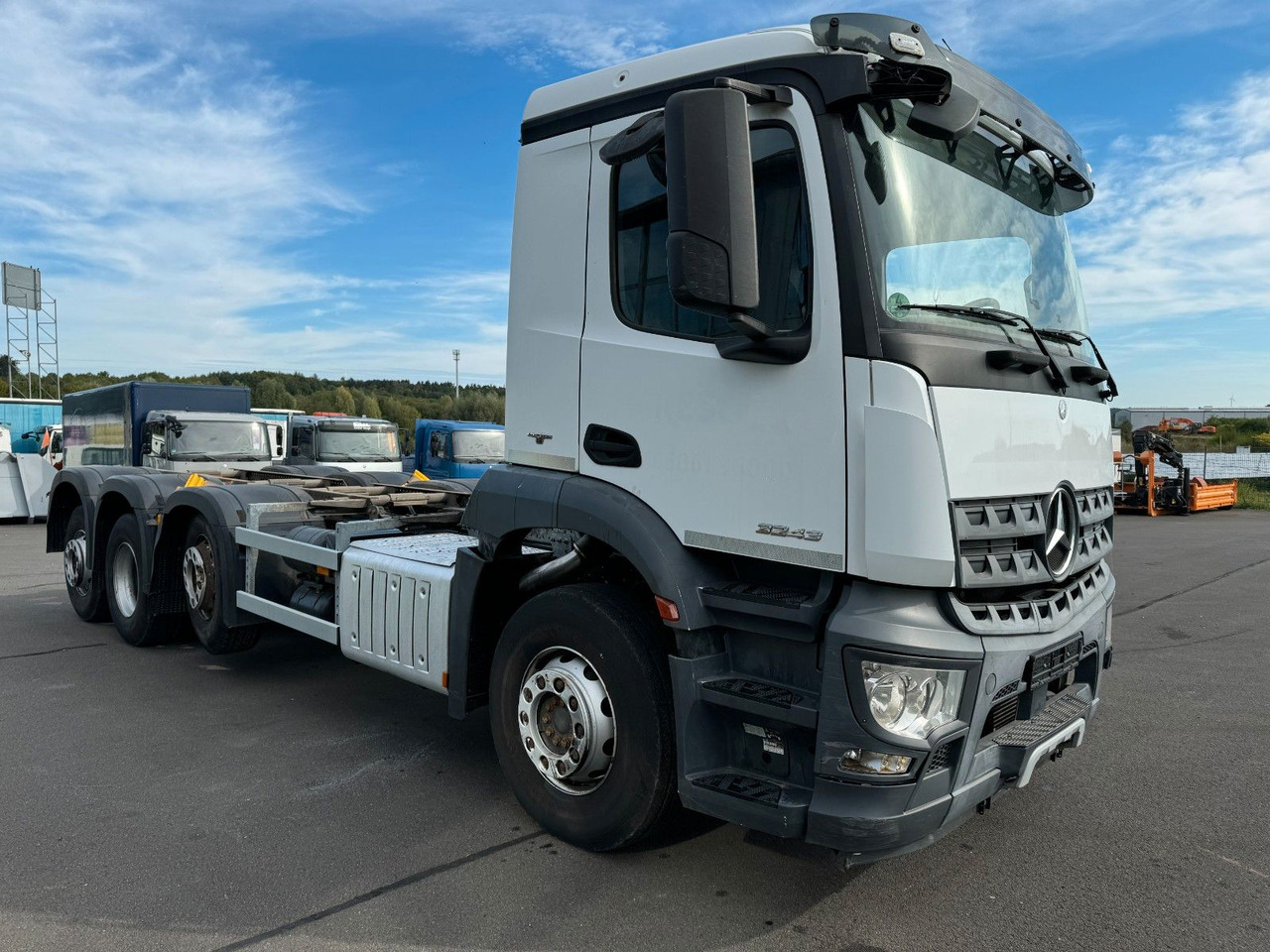Mercedes-Benz Arocs 3243 8x2 Mercedes-Benz Arocs 3243 8x2 - Camion şasiu: Foto 2 Mercedes-Benz Arocs 3243 8x2 Mercedes-Benz Arocs 3243 8x2 - Camion şasiu: Foto 2