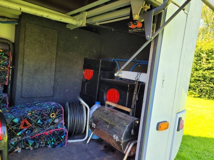 VOLVO B12M BERKHOF AXIAL70 MOTORHOME KLIMA 3.2003 - Autocar: Foto 4 VOLVO B12M BERKHOF AXIAL70 MOTORHOME KLIMA 3.2003 - Autocar: Foto 4